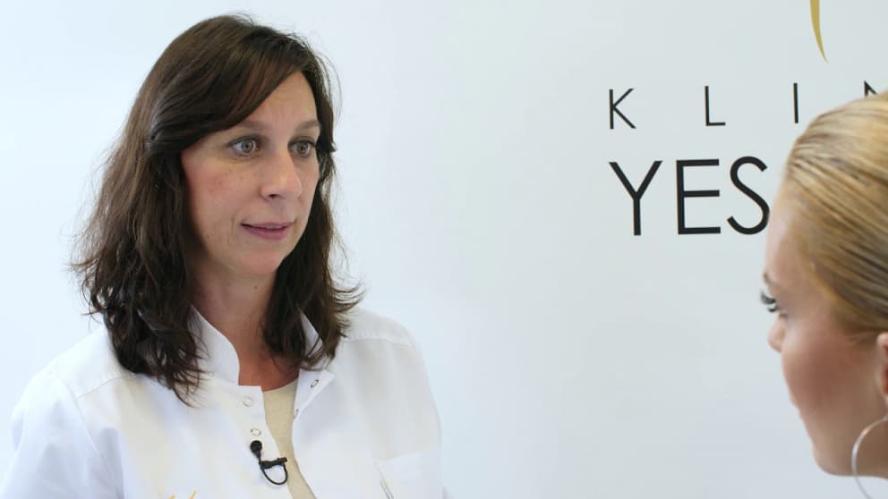 Simona Krainová na vyšetření znamének